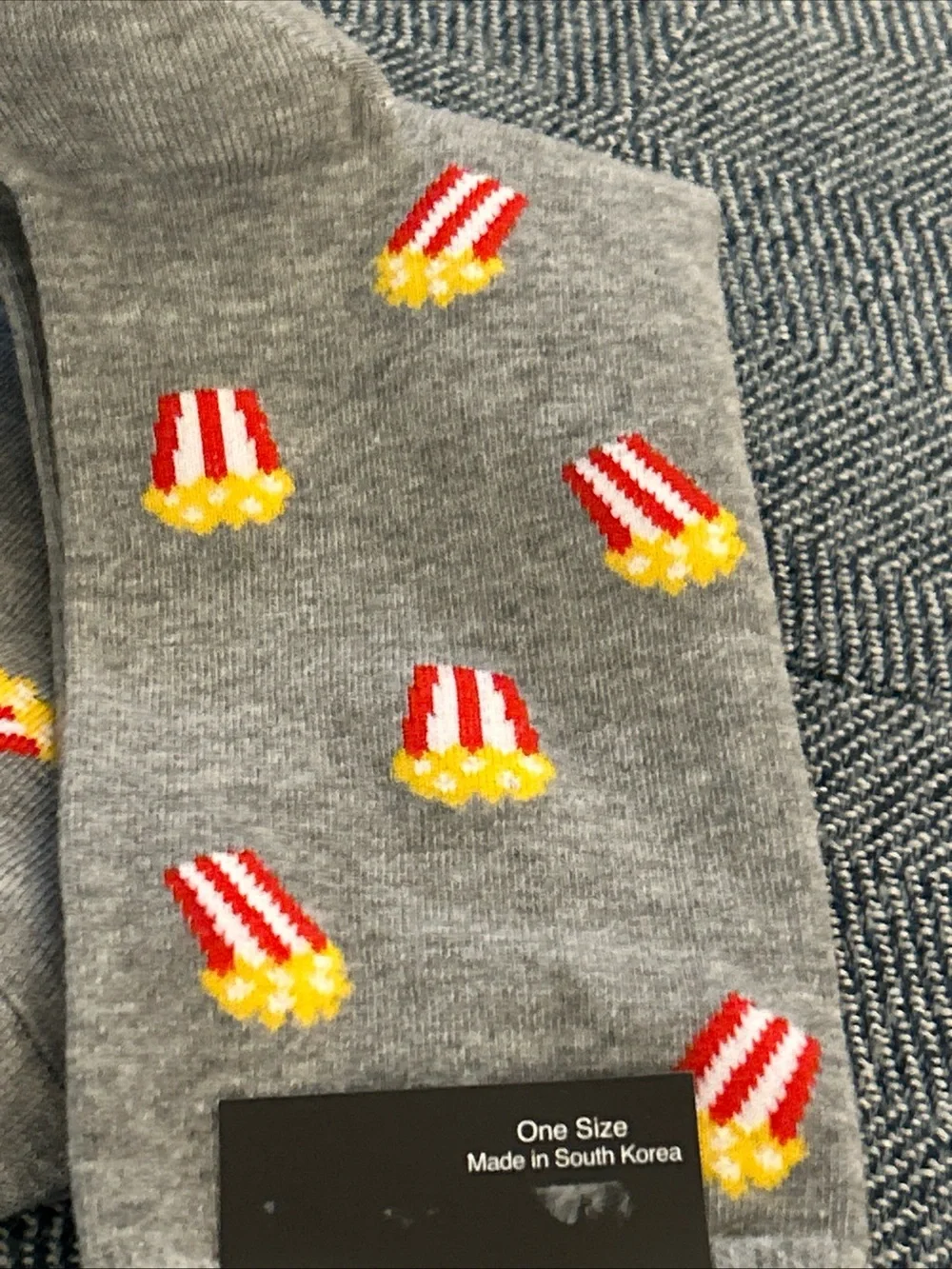J. CREW~One Size~Men's Heather Gray POPCORN Novelty Casual Crew Socks- New